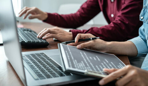 How-to-Use-High-End-Software-Solutions-in-Your-Business-A-Guide-01