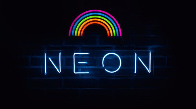 Integrating Neon Decor into Your Business Interior Design-01