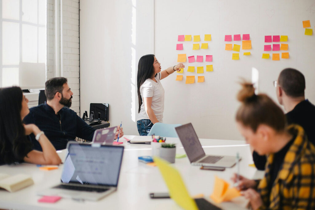 Achieving-Business-Goals-with-Tailored-Marketing-Agency-Plans-01