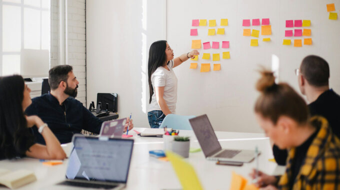 Achieving-Business-Goals-with-Tailored-Marketing-Agency-Plans-01