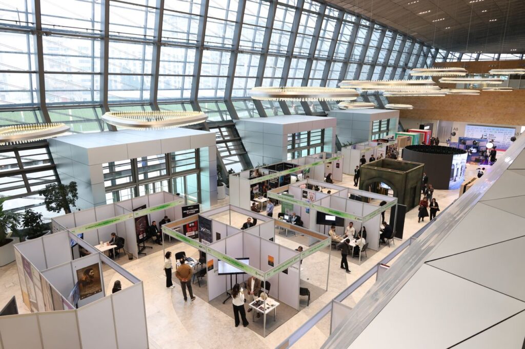 powerful exhibition stand