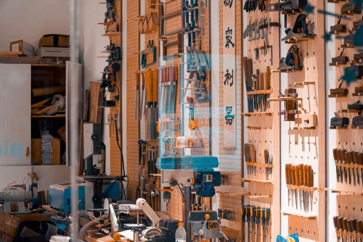 7 Smart Garage Cabinet Layouts for Small Spaces-01